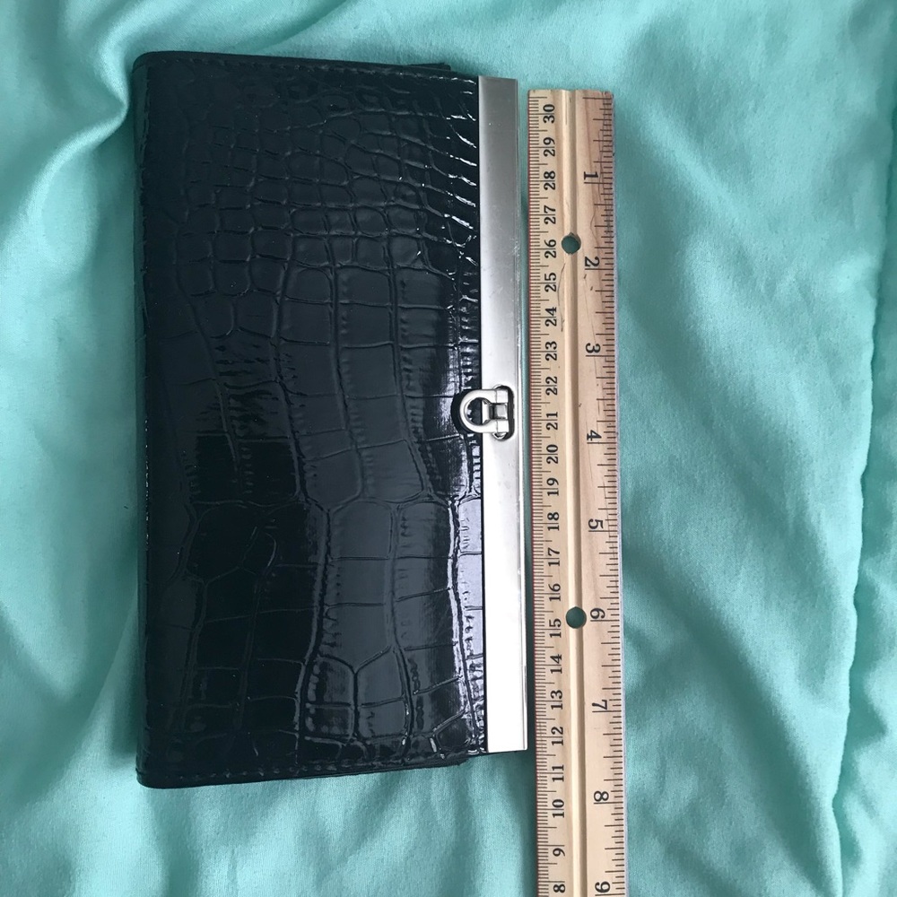 Black clutch